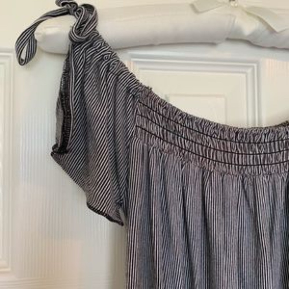 AE Soft & Sexy On or Off Shoulder Tie Short Sleeve - Picture 4 of 5